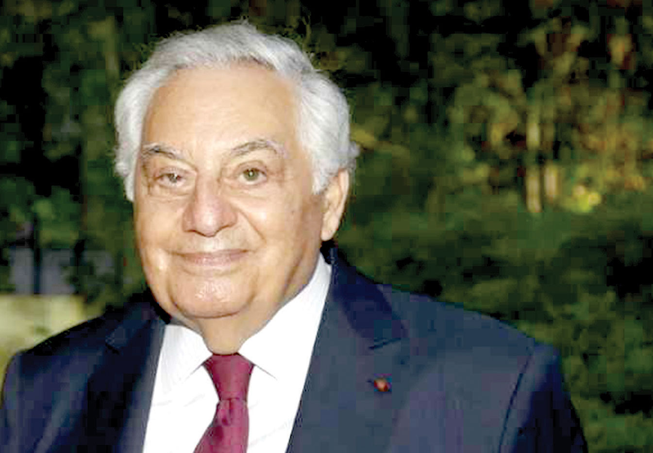 الموت يغيب أحد مؤسّسي «بنك عوده» والرئيس السابق لجمعية المصارف الوزير السابق ريمون عوده