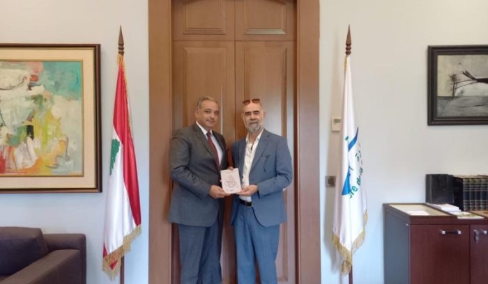 المرتضى تسلم من تلحوق كتابه الجديد