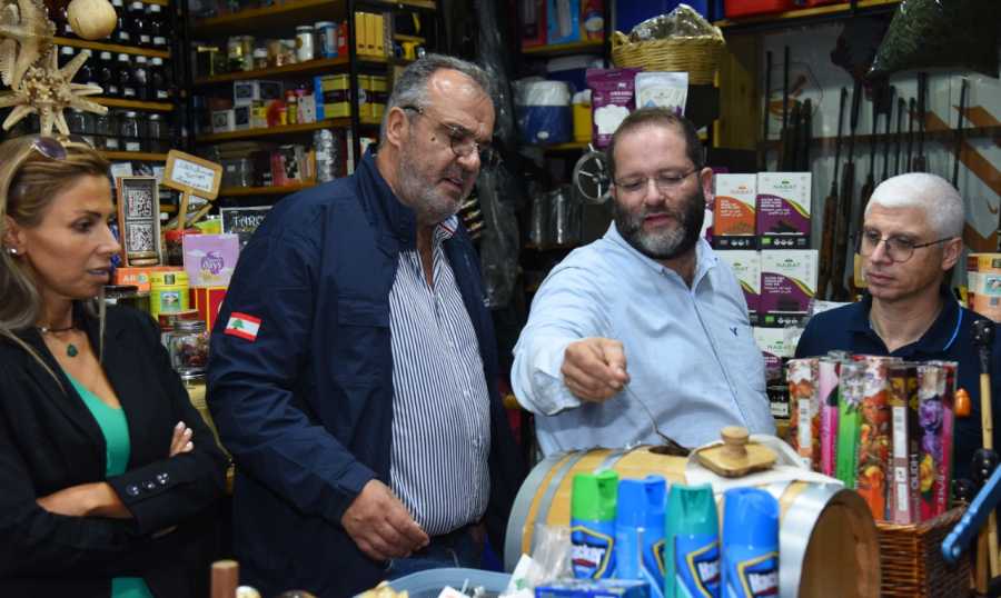 بوشكيان يزور عاليه متفقدا اسوافها الحرفية والتراثية