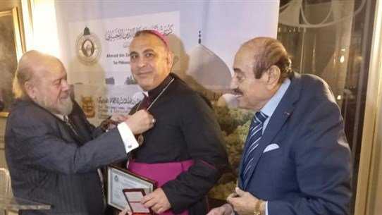 وسام للمطران مراد