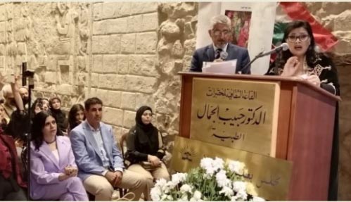 سحر حيدر وقعت كتابها 