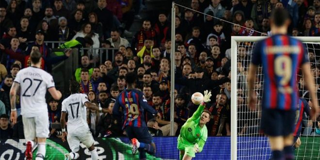 مانشستر يونايتد يعادل برشلونة في ارضه