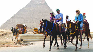 مصر تستقبل 8.7 مليون سائح بنمو 24% في النصف الأول