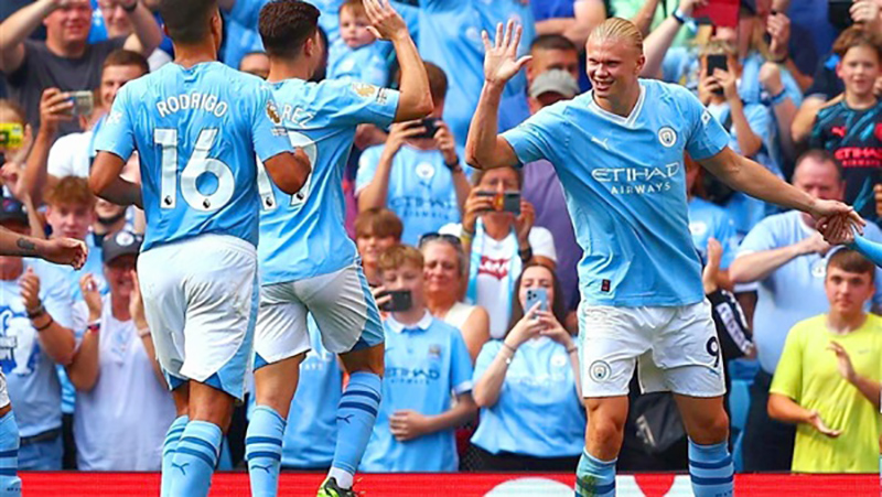 الدوري الانكليزي الممتاز لكرة القدم / مانشستر سيتي يسحق فولهام 5-1