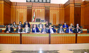 اللجان تقرّ سلفة للأساتذة المتقاعدين  و300 مليون دولار لـ”أمان”...