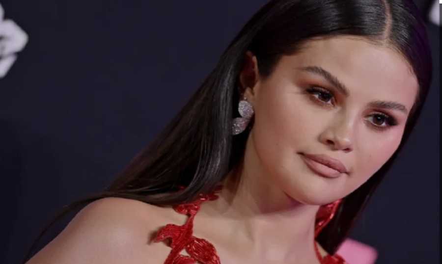 جمال سيلينا غوميز من دون مكياج