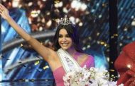 ياسمينا زيتون بالزي الوطني اللبناني في Miss World: 