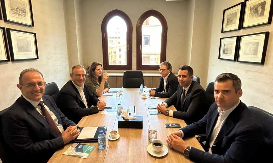 الجمعية اللبنانية لحقوق المكلفين تسلم تقريرها لفرنجية