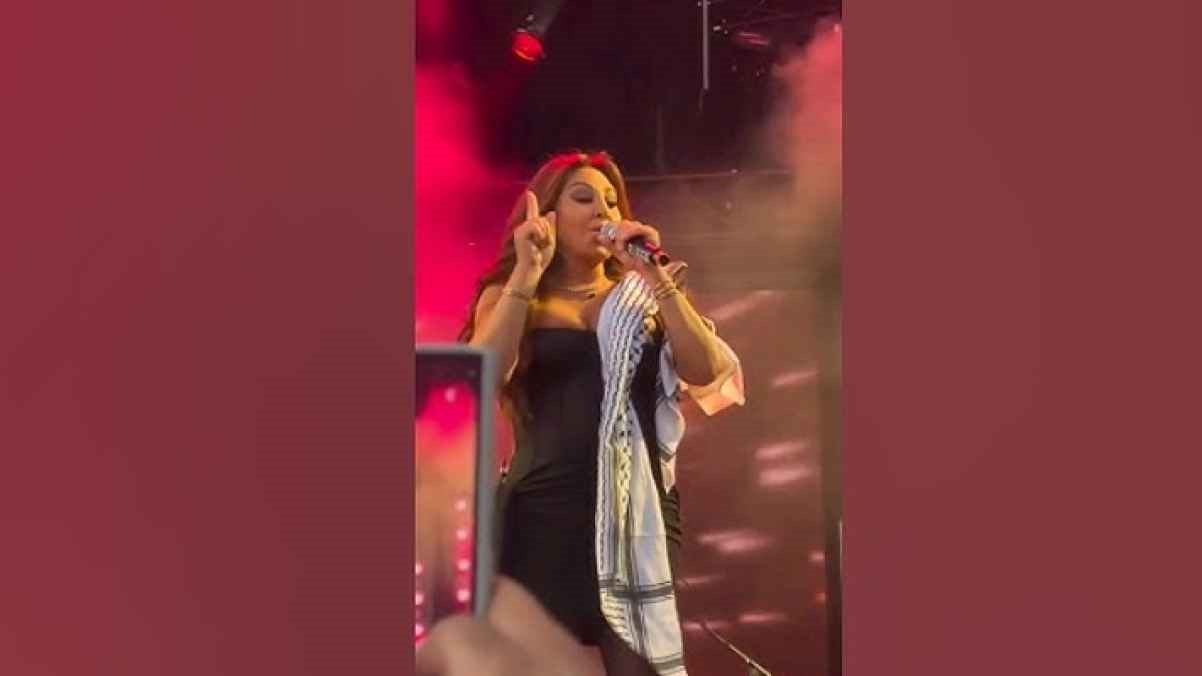 إليسا ترتدي الكوفية الفلسطينية في السويد