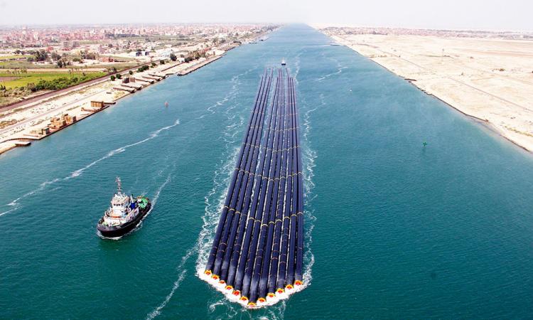 إيرادات قناة السويس تتراجع 23.4% مع تفادي السفن البحر الأحمر