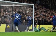 الدوري الانكليزي الممتاز لكرة القدم / ايسوتش تاون يسقط تشيلسي