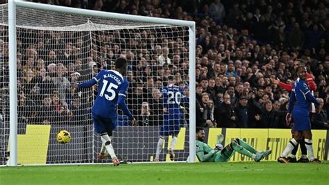 الدوري الانكليزي الممتاز لكرة القدم / ايسوتش تاون يسقط تشيلسي