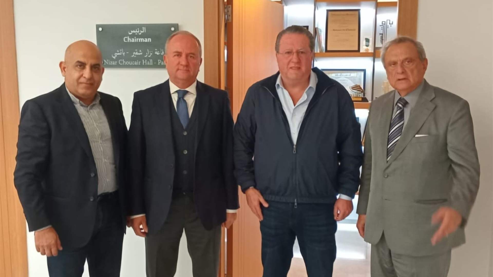 شقير يُبلغ حبيب دعمه فتح شارع المصارف في بيروت أمام اللبنانيين