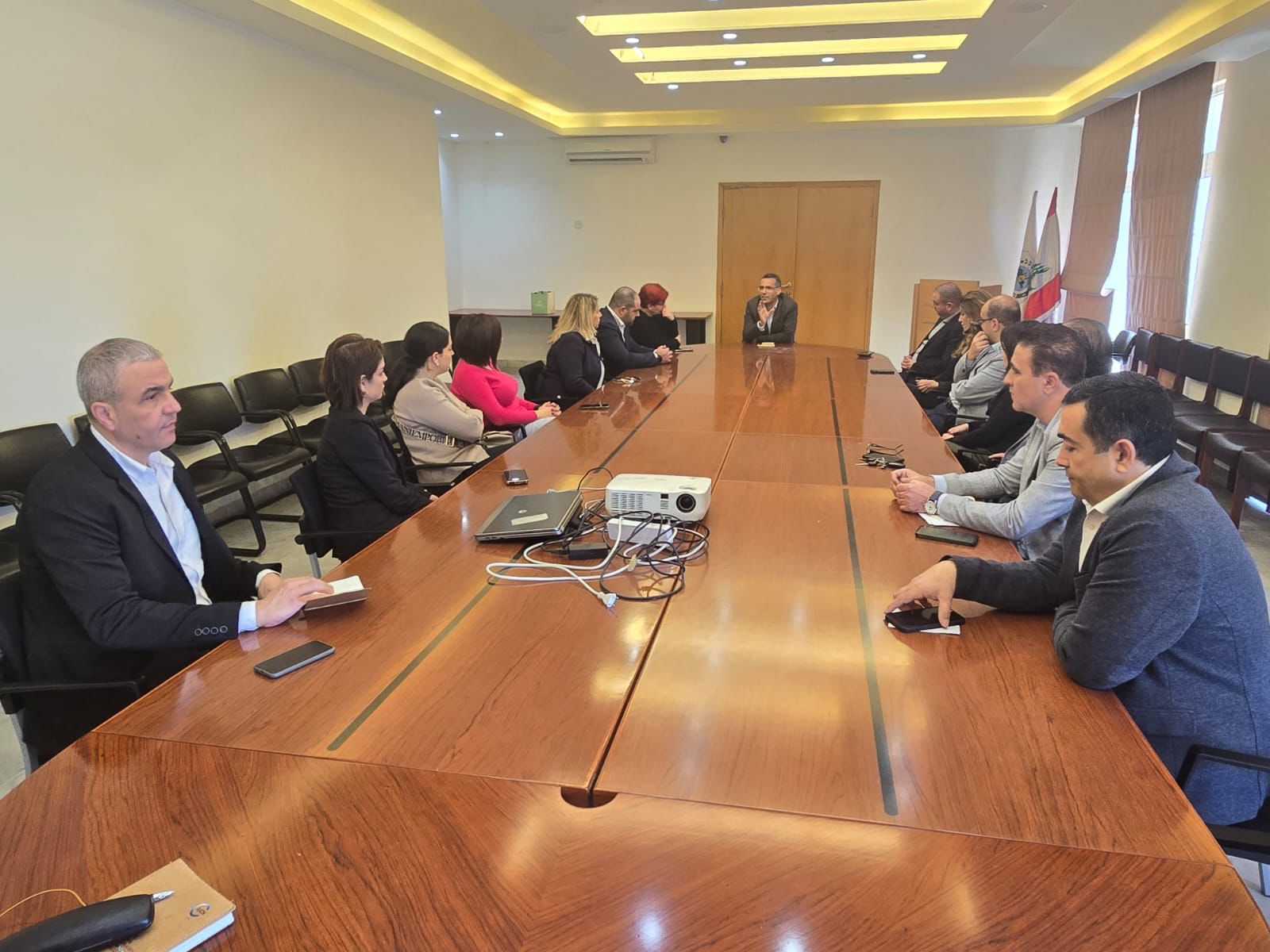 وزير الزراعة يعزز التعاون والارشاد الزراعي ويلتقي وفدا من الاردن