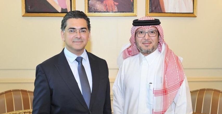 بخاري التقى وزير الإعلام