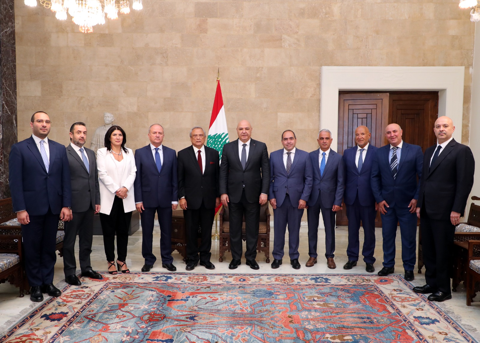 عون ينوّه بجهد مصرف الإسكان 