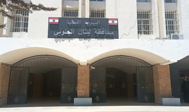 موظفو محافظة الجنوب بدأوا مرحلة التوقف عن العمل هاشم: مكملات الراتب آن لها ان تنتهي