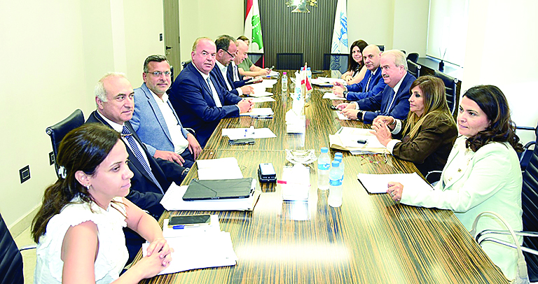إجتماع في المالية ناقش موضوع الاتصالات والاعتمادات الملحوظة في الموازنة