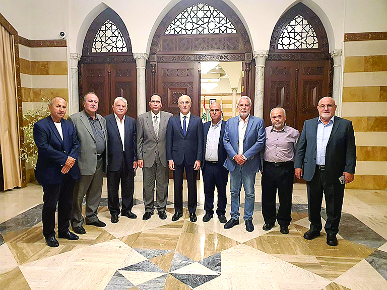 وزير الداخلية يستمع إلى مطالب أصحاب محطات المحروقات