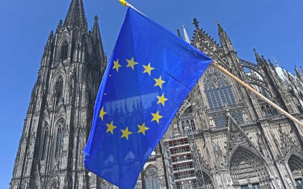 أوروبا تدرس فرض رسوم على واردات أميركية بـ93 مليار يورو رداً على ترمب..