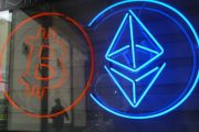 بتكوين وإيثريوم تقتربان من مستويات قياسية وسط موجة طلب جديدة