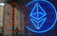 بتكوين وإيثريوم تقتربان من مستويات قياسية وسط موجة طلب جديدة