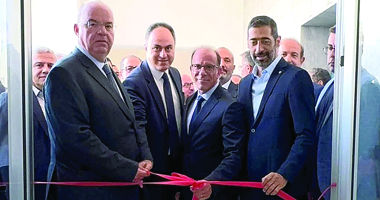 الحاج دشن مركز بيانات 