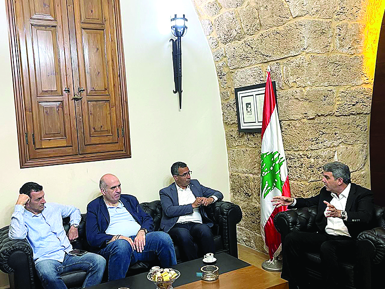 الحواط يتابع مع وزير الزراعة مشكلات المزارعين وقطاع الصيد البحري