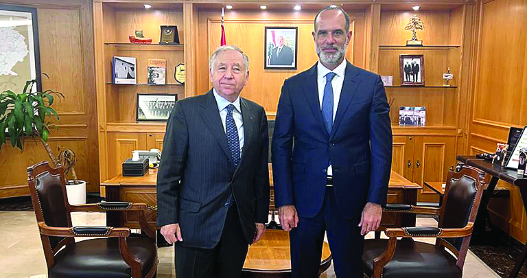 تعزيز السلامة المرورية وسبل تطوير النقل العام في لقاءات وزير الأشغال