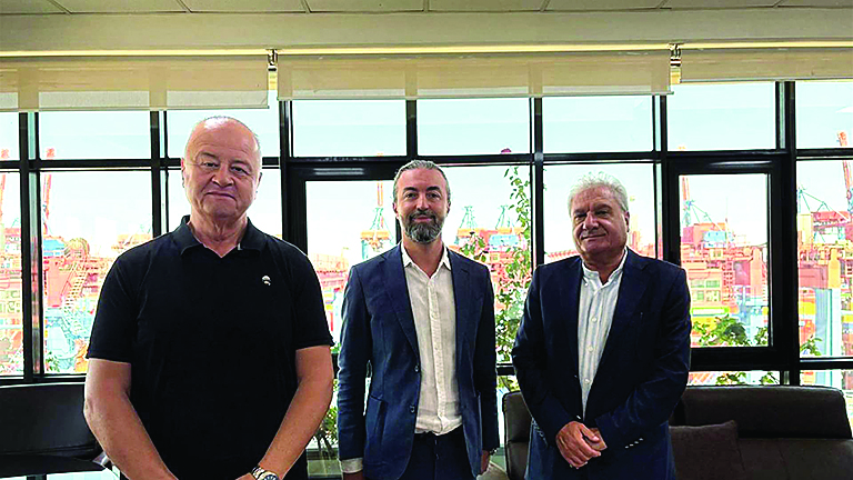 مدير عام مرفأ بيروت يفتح أرشيف مرفأ بيروت على مبادرة “لبنان أرض التراث