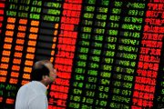 أسهم الصين تفقد ذروة 10 سنوات مع تجدد الحرب التجارية الأميركية بين البلدين