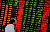 أسهم الصين تفقد ذروة 10 سنوات مع تجدد الحرب التجارية الأميركية بين البلدين