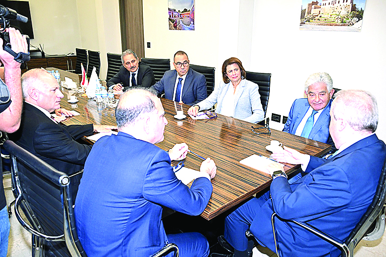 «الفجوة المالية» بين جابر وجمعية المصارف برئاسة سليم صفير