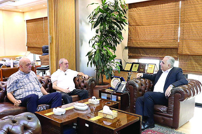 كركي يلتقي فؤاد خوري وإشادة بعودة تغطية المستلزمات الطبية