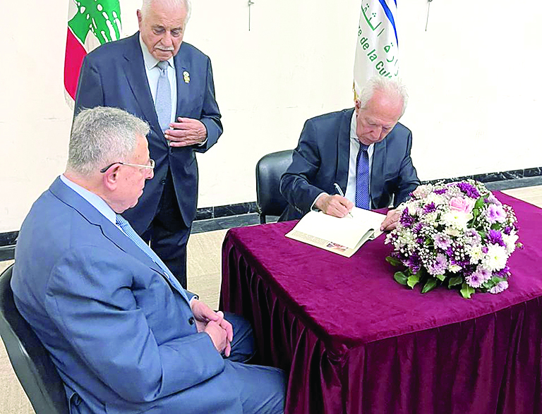 نادر سراج وقّع كتابه «نكهة بيروت - موائد وسرديات»