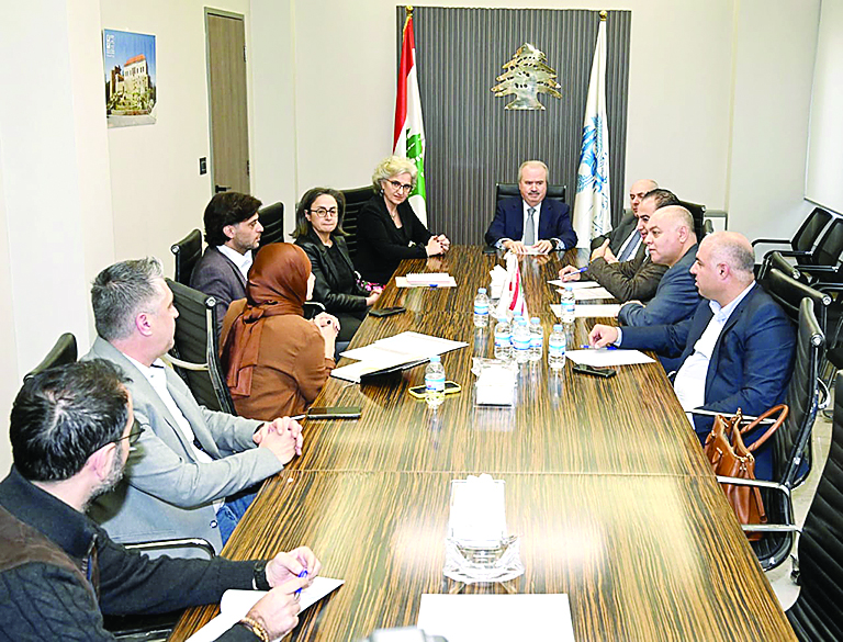 مطالب أساتذة التعليم الثانوي والمهني والاساسي على طاولة 