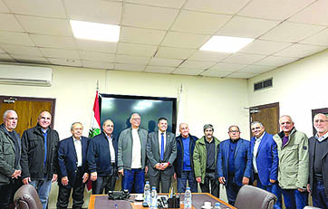 وفد من مخاتير بيروت في مرفأ بيروت في زيارة ودية ويلتقي النفّي