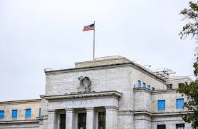 «الفيدرالي» محاصر بين ضغوط خفض الفائدة وتصاعد الانقسامات