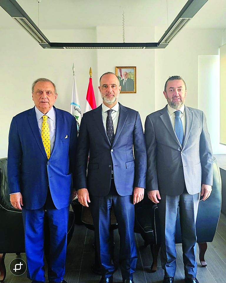 حبيب يُطلع رسامني على مشاريع مصرف الإسكان بعد رفع رأسماله