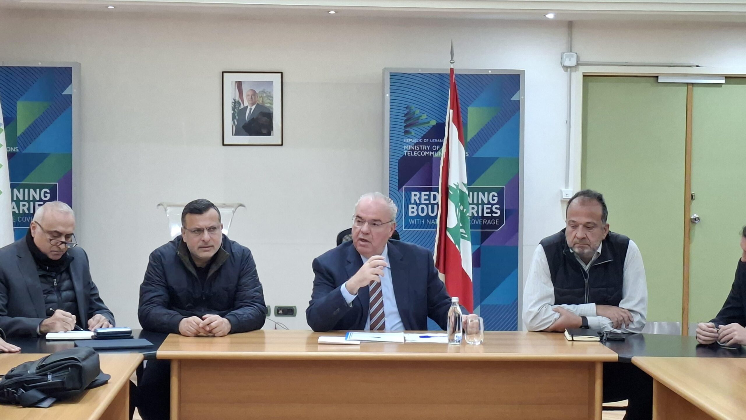 الحاج يبدّد هواجس عمال 