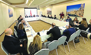 «الفجوة المالية» في لقاء بين حاصباني ونقابات المهن الحرة والقطاعات الاقتصادية