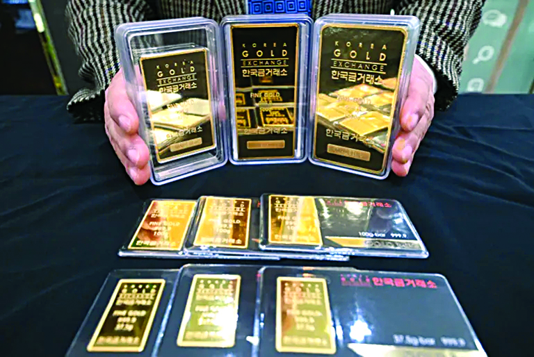 أسعار الذهب تتخطى 5000 دولار مجدداً