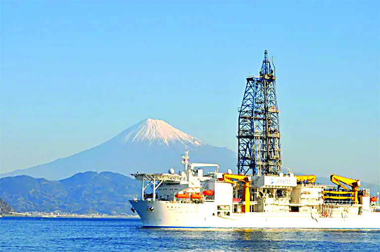 اليابان تعثر على معادن نادرة تكفي العالم 780 عاماً