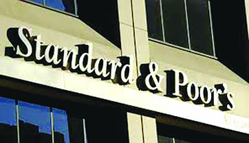 «ستاندرد آند بورز»: رفع التصنيف الائتماني للبنان مرهون بإعادة هيكلة الديون