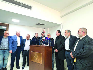 وزير الاقتصاد يطمئن إلى توافر السلع الأساسية والمحروقات ويُحذّر من أي تلاعب