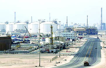 قطر تحذر: صادرات الخليج من الطاقة قد تتوقف بعد أسابيع وسعر النفط إلى 150 دولاراً للبرميل