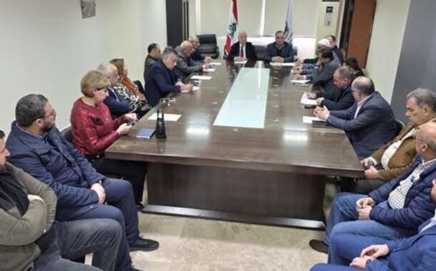 دبوسي زار بلدية حلبا وجال في السوق التراثي والتقى فاعليات شمالية