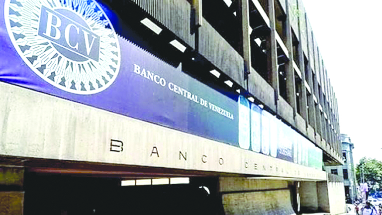  واشنطن تدرس رفع العقوبات عن المركزي الفنزويلي لإنعاش الاقتصاد وتسهيل تدفّق الدولارات