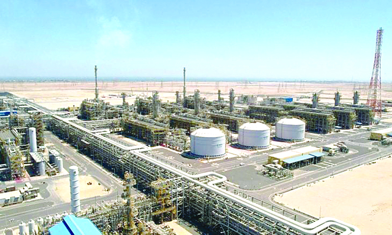 العراق يصدّر الوقود براً عبر سوريا للمرة الأولى منذ عقود في خطوة تعكس الاضطراب