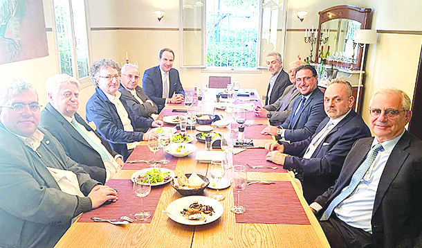 زمكحل يؤكد أهمية تنويع المخاطر في زمن عدم اليقين خلال لقاء حواري